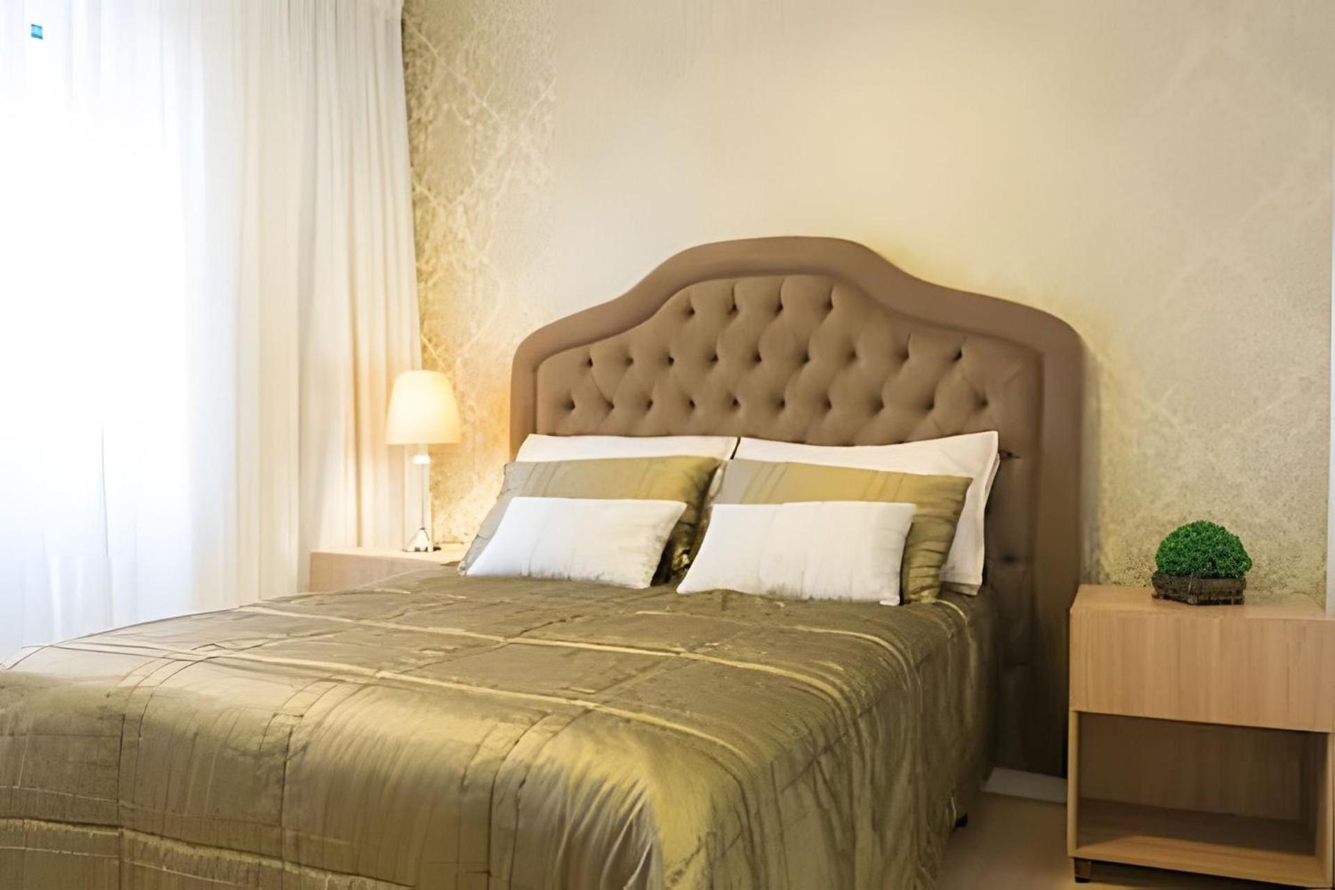 Apartamento Alto Padrao, 3 Vagas, 4 Suites, 100 Metros Balneario Camboriu